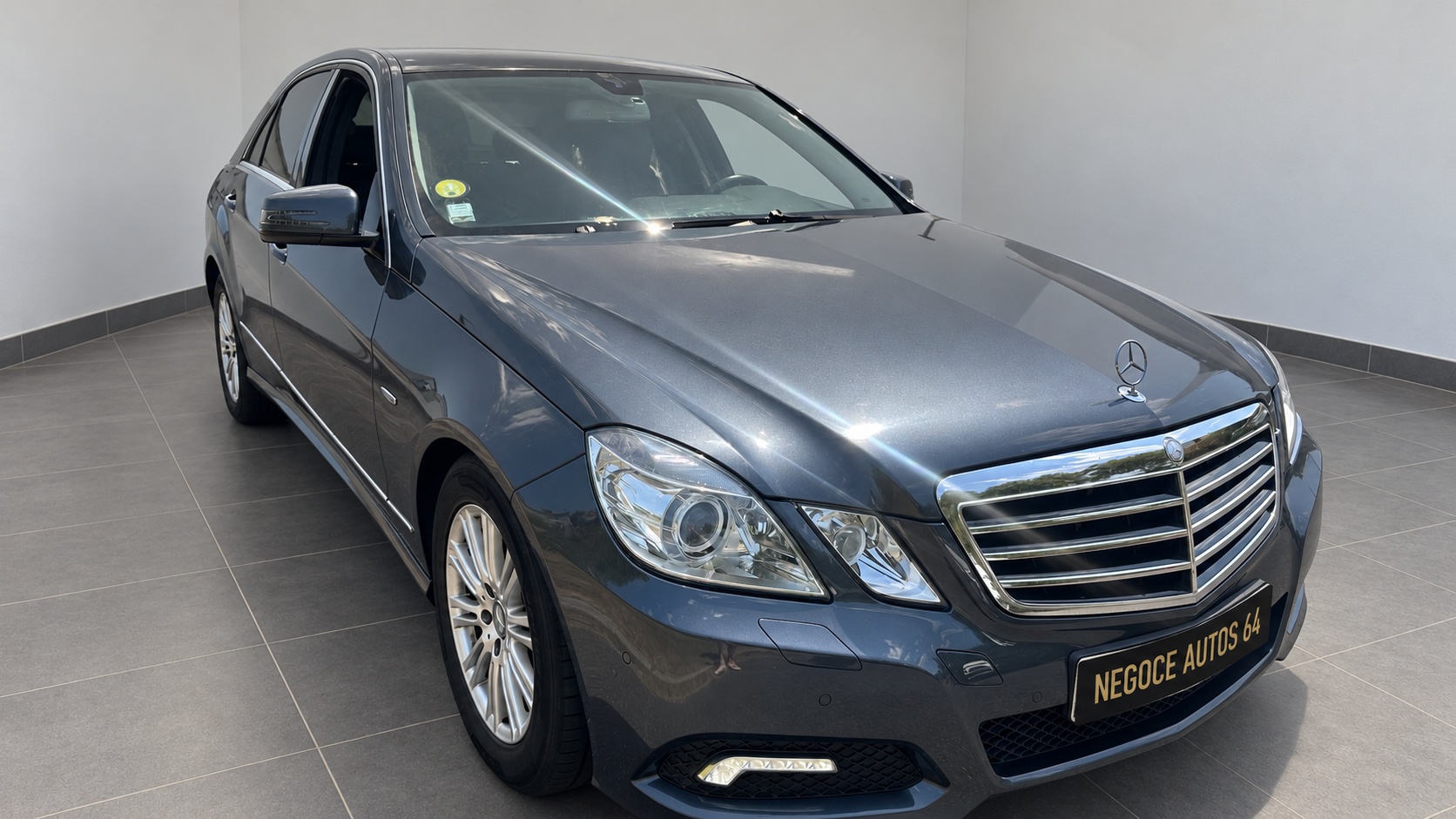 Photo 1 sur 7 du véhicule MERCEDES CLASSE E 220 CDI 2012
