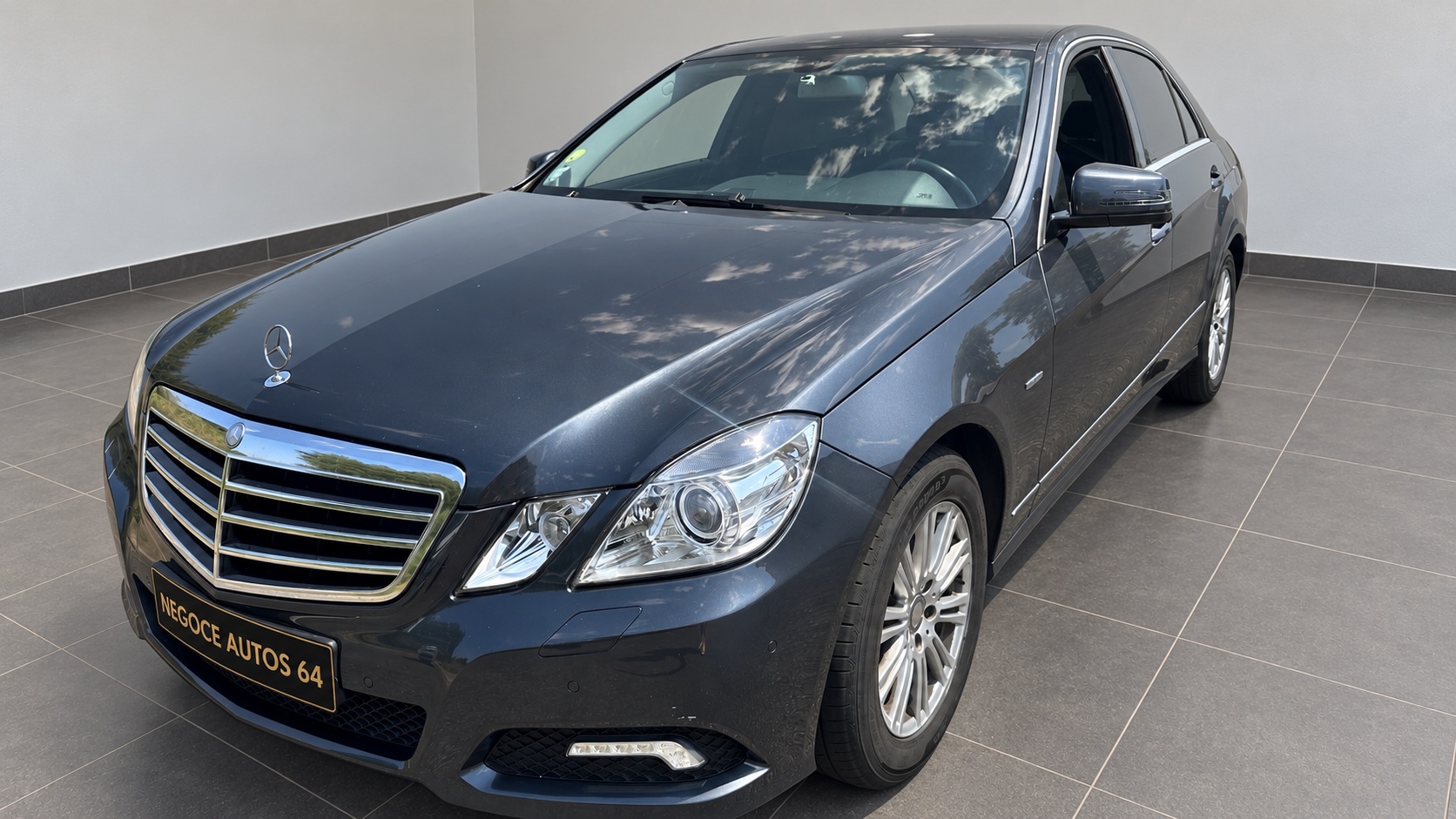 Photo 2 sur 7 du véhicule MERCEDES CLASSE E 220 CDI 2012