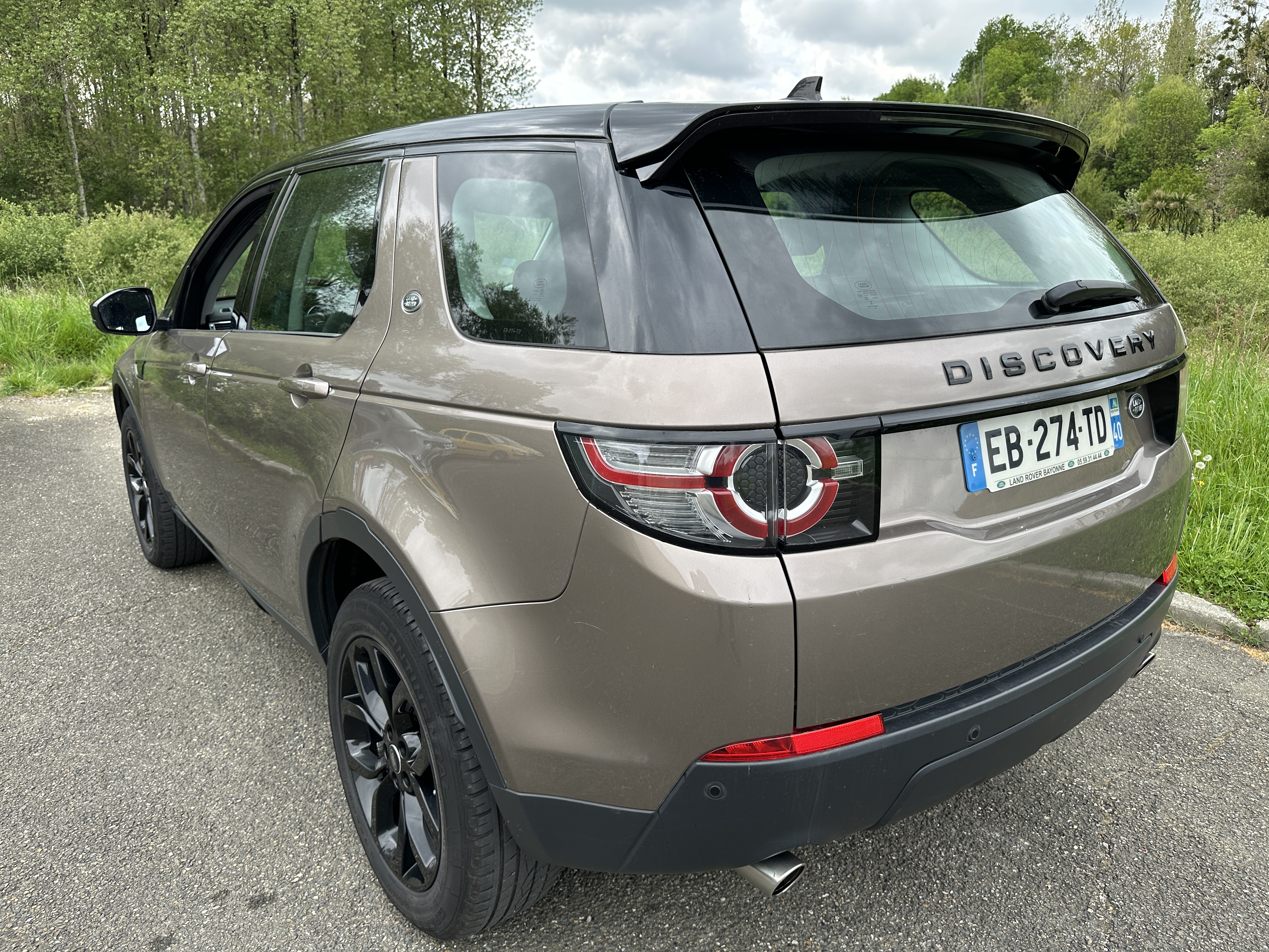 Photo 3 sur 12 du véhicule LAND ROVER Discovery TD4 180 cv sport 2016