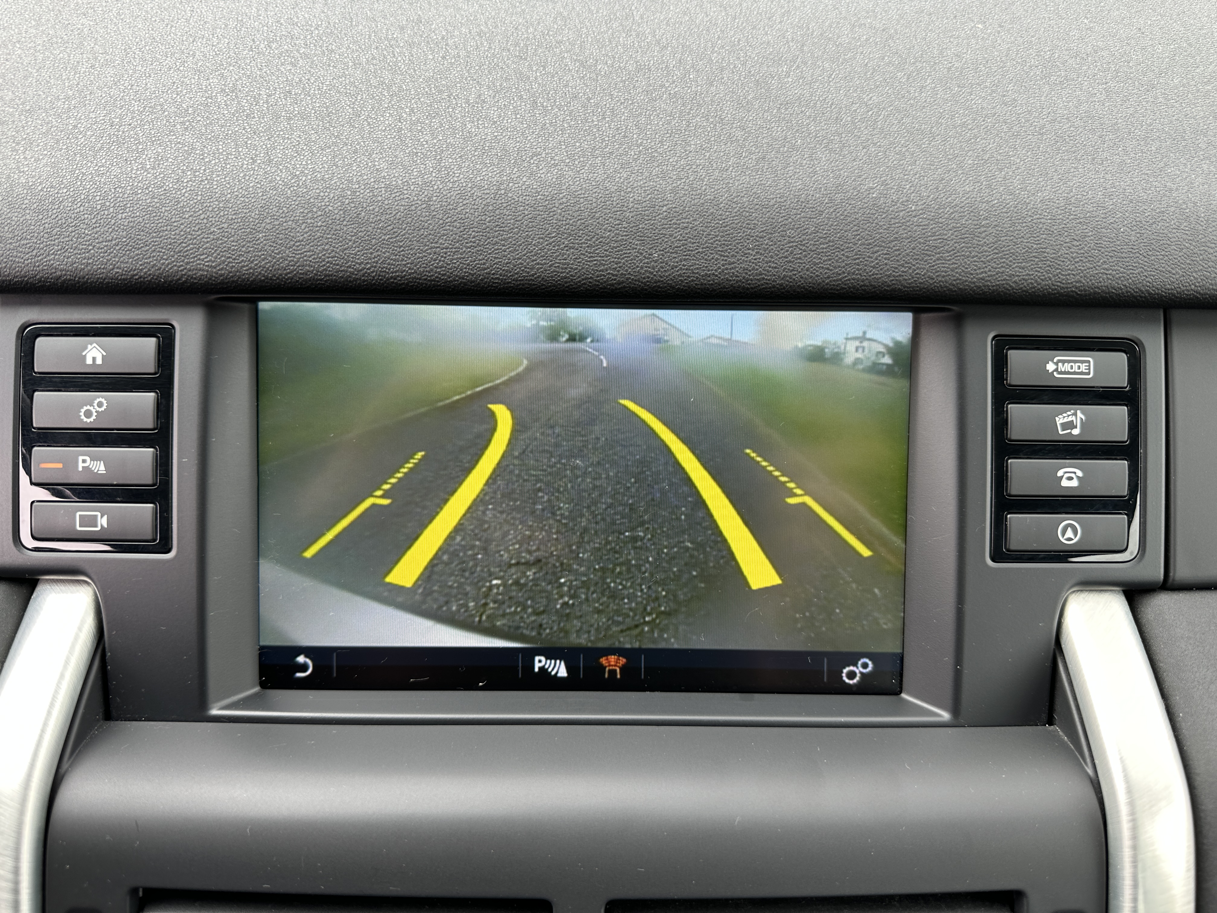Photo 12 sur 12 du véhicule LAND ROVER Discovery TD4 180 cv sport 2016