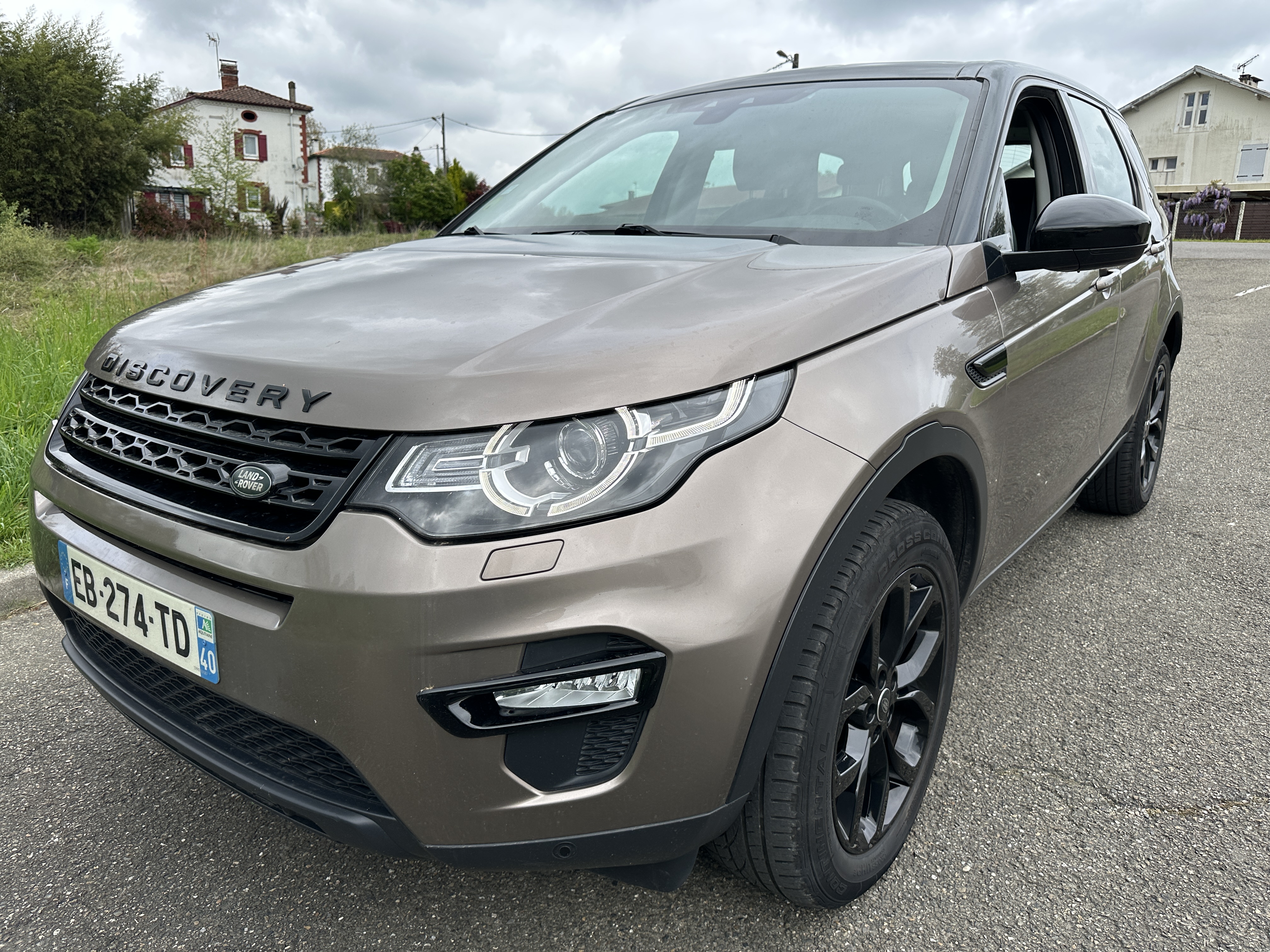 Photo 2 sur 12 du véhicule LAND ROVER Discovery TD4 180 cv sport 2016